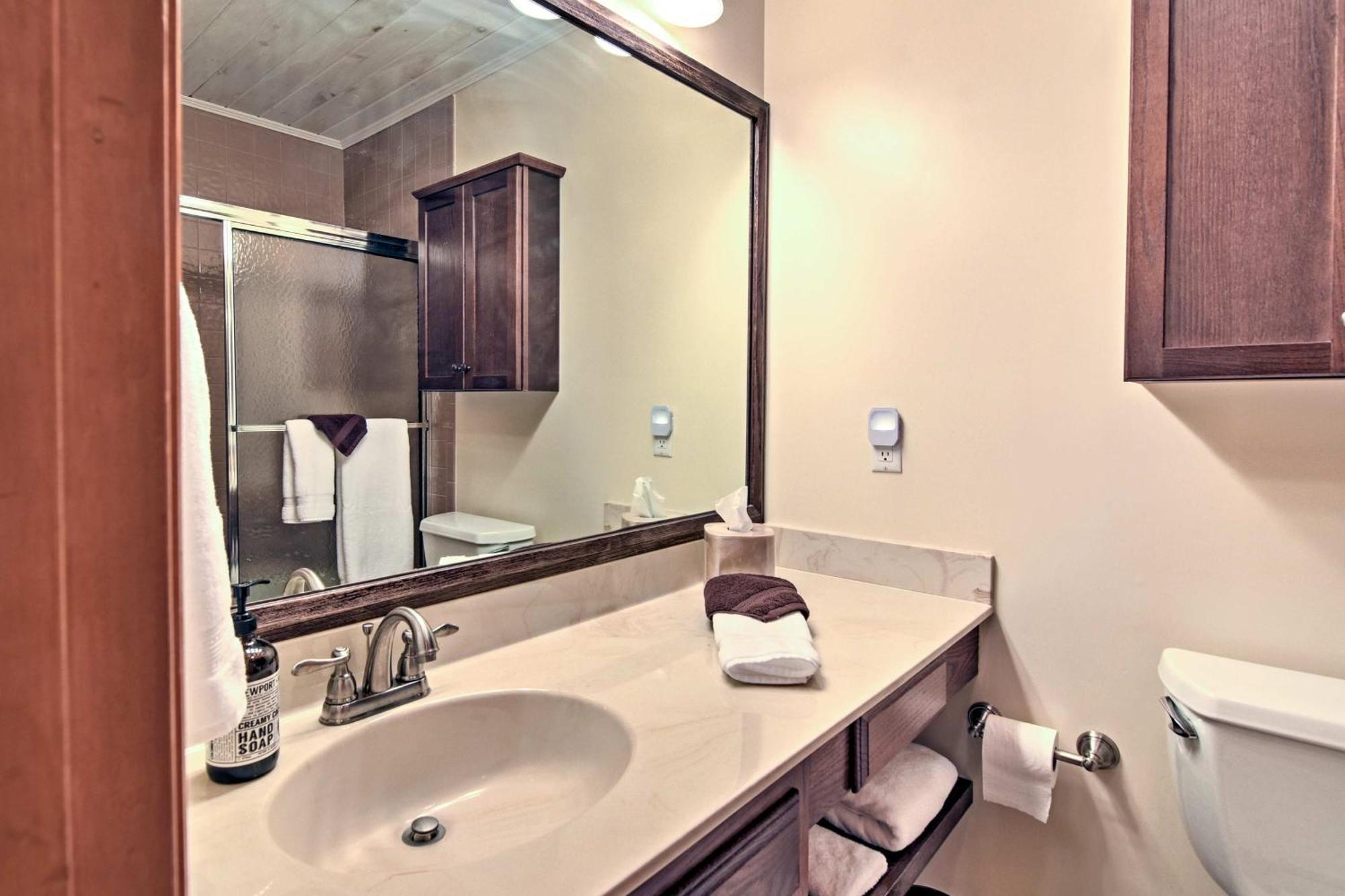Beech Mountain Condo With Balcony, Walk To Resort! Ngoại thất bức ảnh